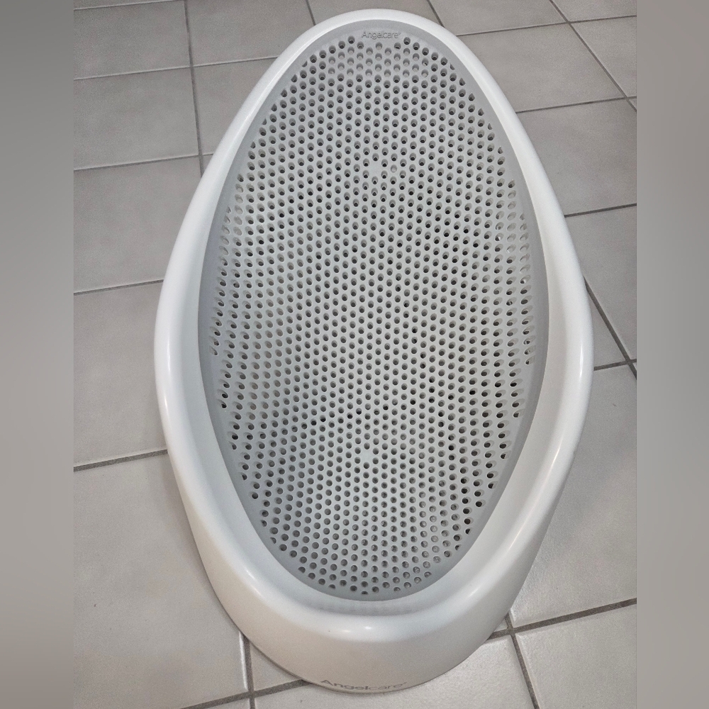 Elegant White Bath Accessory with Non-Slip Design